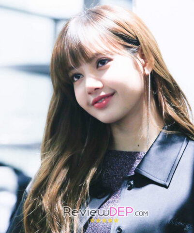 Lisa nhóm BlackPink có khuôn mặt vô cùng rạng rỡ