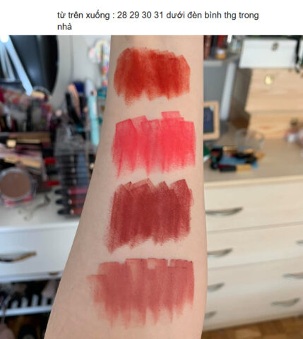 Review & Swatch son YSL The Slim Matte dưới ánh đèn trong nhà